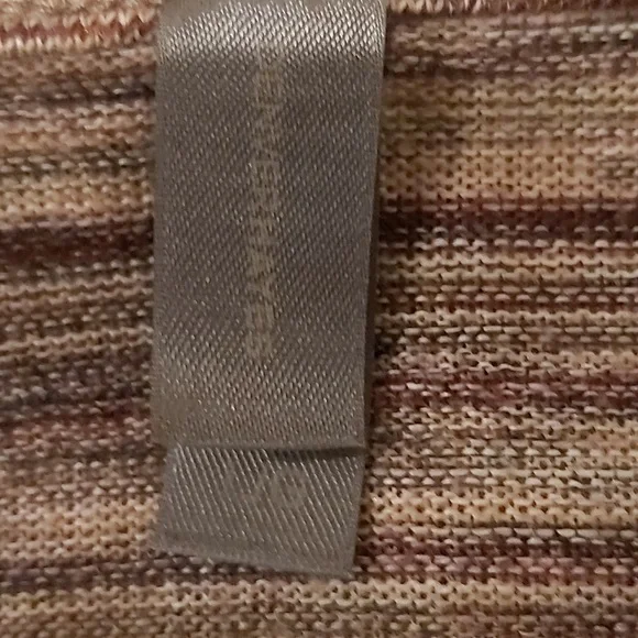 Cute sweater - Picture 3 of 3